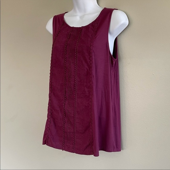 Skies Are Blue Embroidered Front Tank NWT - Picture 1 of 4